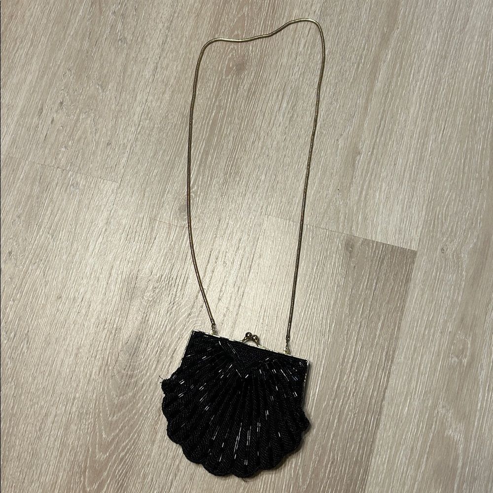 Vintage Black Clam Shell Beaded Snap Gold Toned Chain Purse Handbag